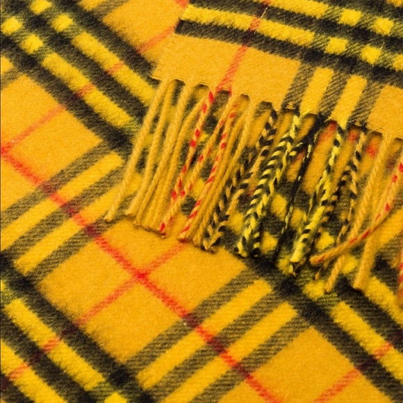 ‼️ SOLD‼️ Burberry Vintage Check Cashmere Scarf‼️ - Picture 5 of 6